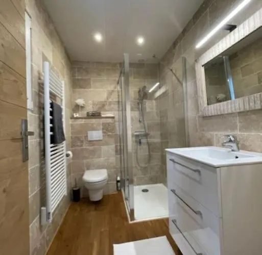 La Petite Maison Dans La Vallee D Auge *