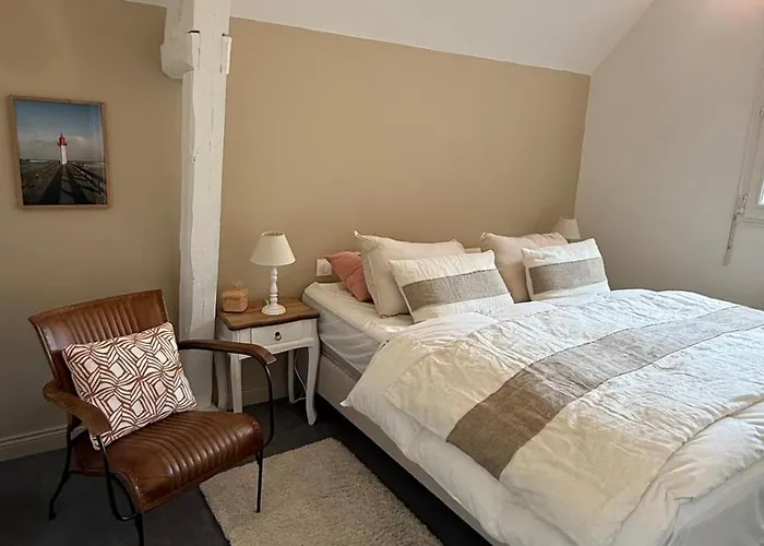 La Petite Maison Dans La Vallee D Auge